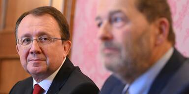 B&uuml;rgermeister Matthias Stadler (SP&Ouml;) und B&uuml;rgermeister-Stellvertreter Walter Heimerl-Lesnik (Gr&uuml;ne) am Mittwoch, 18. Februar 2026, anl. der PK "Koalitionsvereinbarung SP&Ouml;-Gr&uuml;ne" im Rathaus in St. P&ouml;lten.&nbsp;&nbsp;