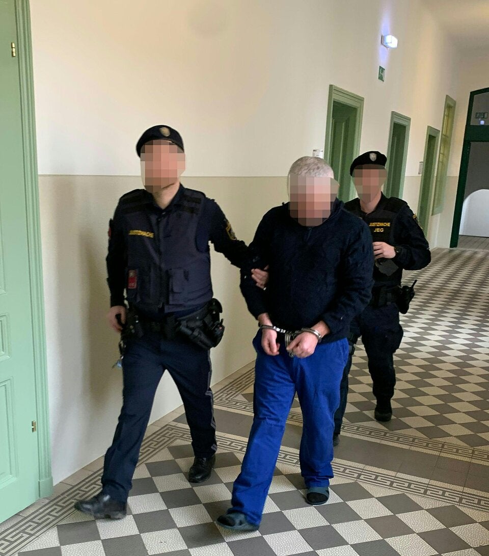 Home Invasion und Schüsse auf Beamte: Prozess gegen drei Männer