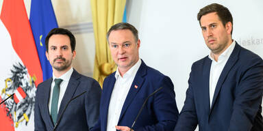 Bildungsminister Christoph Wiederkehr (NEOS), Vizekanzler Andreas Babler (SP&Ouml;) und Sts. Alexander Pr&ouml;ll (&Ouml;VP) im Rahmen einer Pressekonferenz zum Thema "Social-Media-Verbot f&uuml;r Kinder und Jugendliche und St&auml;rkung von Medienkompetenz", am Freitag 27. M&auml;rz 2026 in Wien.&nbsp;