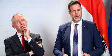 Innenminister Gerhard Karner (&Ouml;VP) und der Direktor des Bundeskriminalamtes (BK) Andreas Holzer