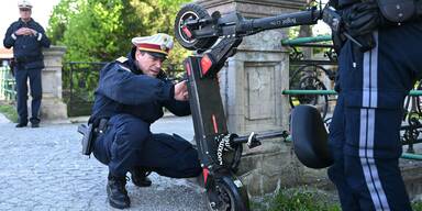 E-Scooter mit 53 km/h geblitzt: Minister bei N&Ouml;-Schwerpunkt