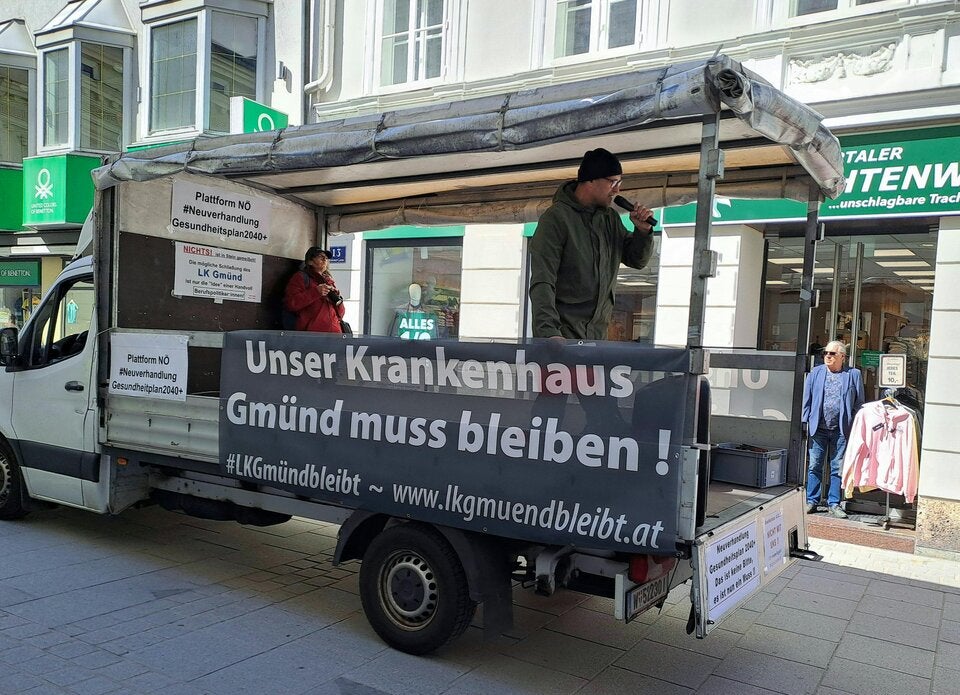 WUT vor dem Landhaus: Bürger begehren Änderung des Gesundheitsplans2040+