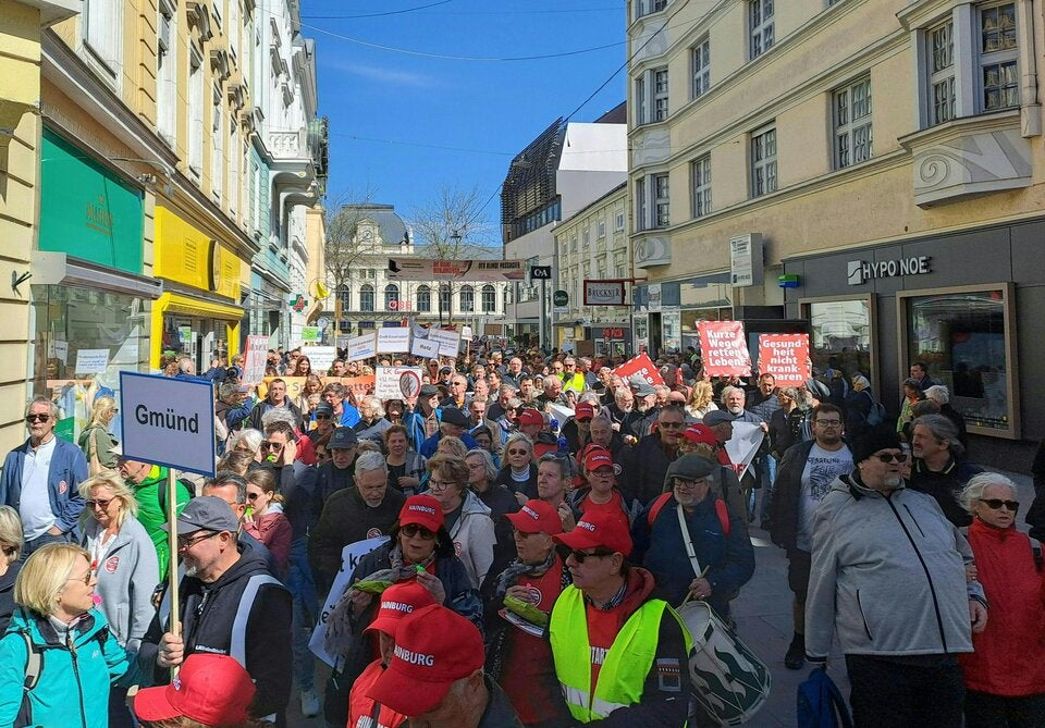 WUT vor dem Landhaus: Bürger begehren Änderung des Gesundheitsplans2040+
