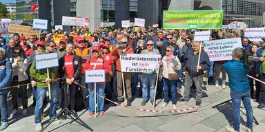 WUT vor dem Landhaus: B&uuml;rger begehren &Auml;nderung des Gesundheitsplans2040+