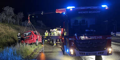 Aus Auto geschleudert und mehrfach &uuml;berrollt: Lenker tot