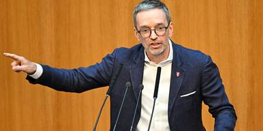 Rotstift bei Pensionisten: Kickl geht auf Regierung los