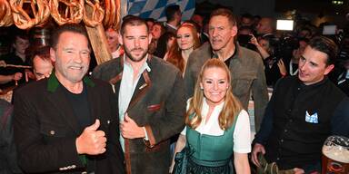 Arnold und Christopher Schwarzenegger, Heather Milligan, Ralf M&ouml;ller und Andreas Gabalier
