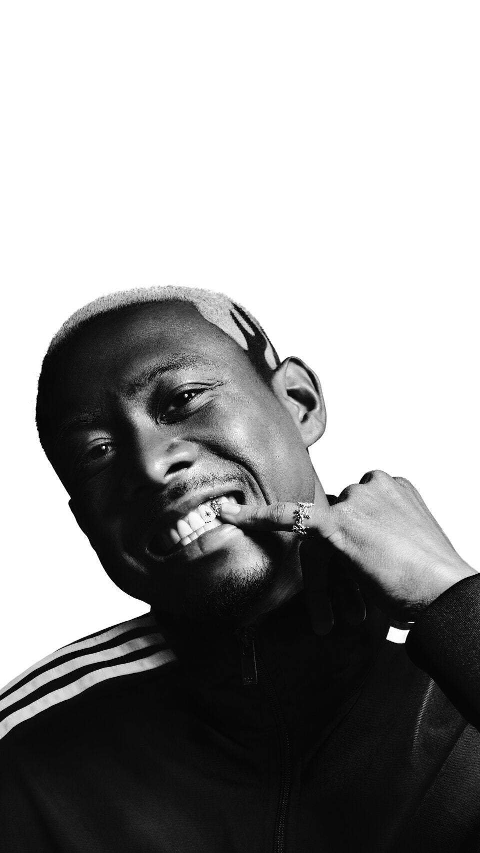 Goldzahn, Flammenfrisur: David Alaba (33) schockt Fans vor Nationalteam-Rückkehr