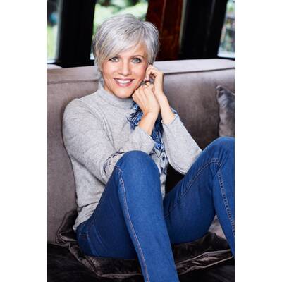  Birgit Schrowange im neuen Look für Adler