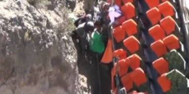 Peru: Bus stürzt 80 Meter tief in Schlucht