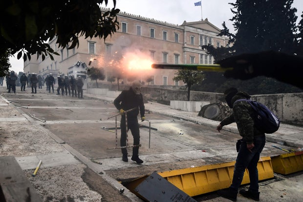 Athen brennt! Rechtsextremen-Randale bei Mazedonien-Demo