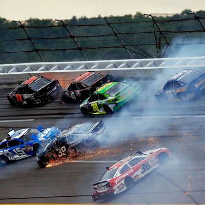 Massen-Crash bei NASCAR-Rennen