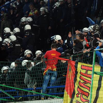 Die Bilder zum Skandalspiel in Montenegro