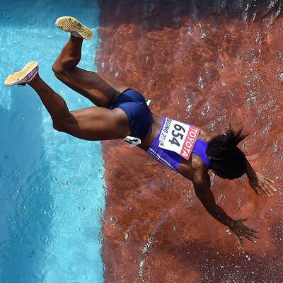 Welt lacht über Hindernis-Läuferin