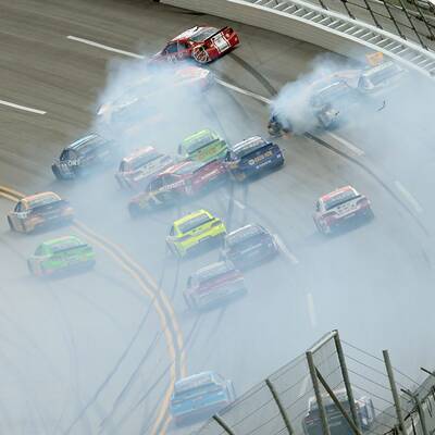 Massen-Crash bei NASCAR-Rennen