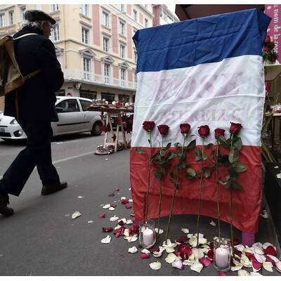 Bewegende Trauerfeier in Paris