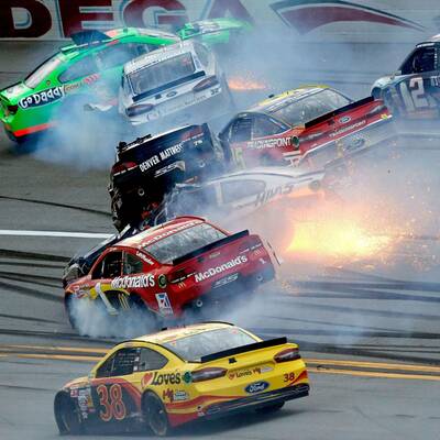 Massen-Crash bei NASCAR-Rennen