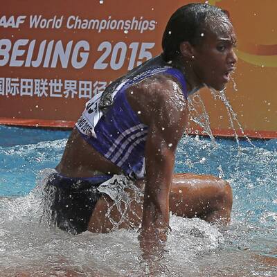 Welt lacht über Hindernis-Läuferin