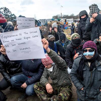 Flüchtlinge nähen sich aus Protest die Münder zu