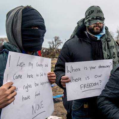 Flüchtlinge nähen sich aus Protest die Münder zu