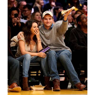 Hollywoodstars Mila Kunis und Ashton in love.