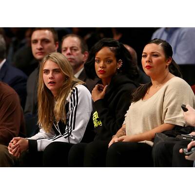 Cara Delevingne auf Kuschelkurs mit den Damen