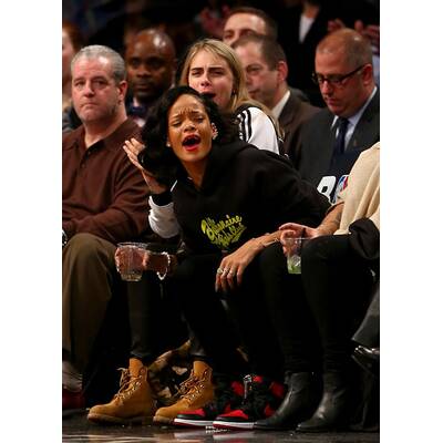 Cara Delevingne auf Kuschelkurs mit den Damen