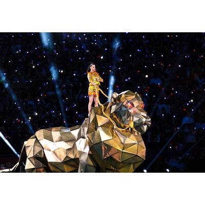 Katy Perry heizt beim Superbowl ein