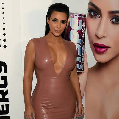 Kim Kardashian zeigt Babykurven