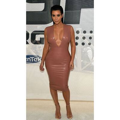 Kim Kardashian zeigt Babykurven
