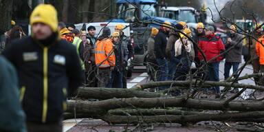 Darum legen jetzt Bauern Paris mit Traktoren lahm