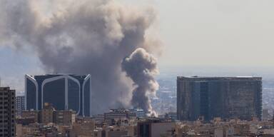 Schwere Bombenangriffe auf iranische Verteidigungsanlagen