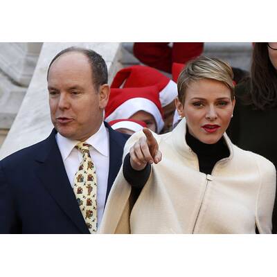 Albert & Charlène verteilen Geschenke