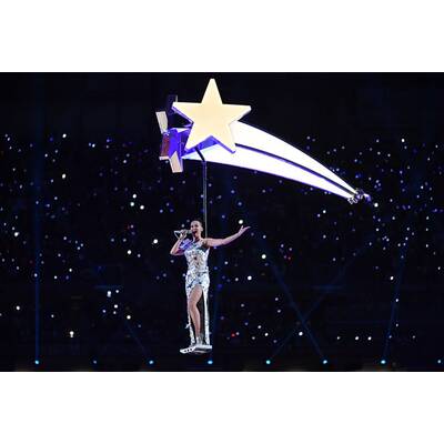 Katy Perry heizt beim Superbowl ein