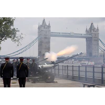 41 Salutschüsse zu Ehren des kleinen Prinzen