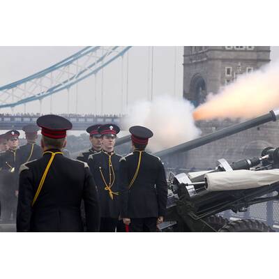 41 Salutschüsse zu Ehren des kleinen Prinzen