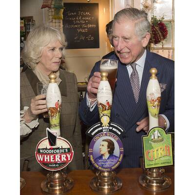 Prinz Charles & Camilla im Pub