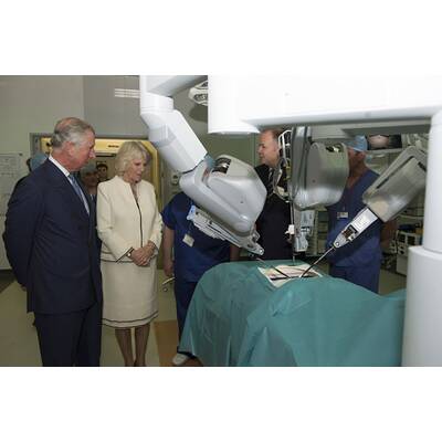 Prinz Charles & Camilla bei Spitals-Eröffnung