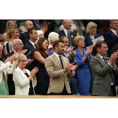 David Beckham führt Mama Sandra zu Tennismatch aus