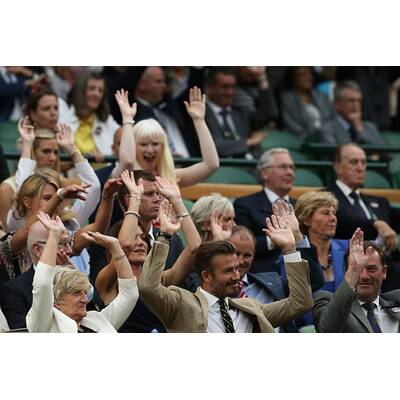 David Beckham führt Mama Sandra zu Tennismatch aus