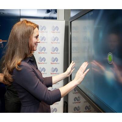 Herzogin Kate besucht junge Sportler