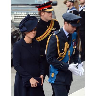 Herzogin Kate mit William und Harry bei Gedenkfeier