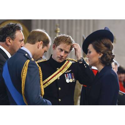 Herzogin Kate mit William und Harry bei Gedenkfeier