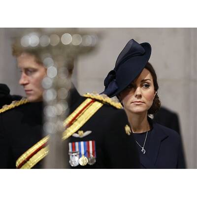 Herzogin Kate mit William und Harry bei Gedenkfeier