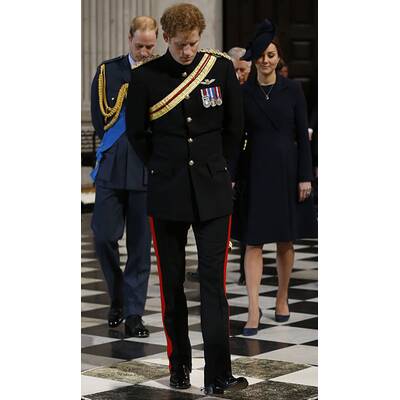 Herzogin Kate mit William und Harry bei Gedenkfeier