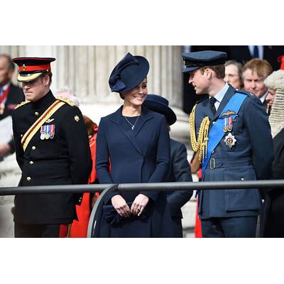 Herzogin Kate mit William und Harry bei Gedenkfeier