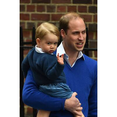 Prinz George auf dem Weg zu seiner Schwester