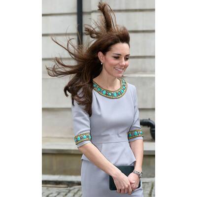 Herzogin Kate kämpft mit dem Wind