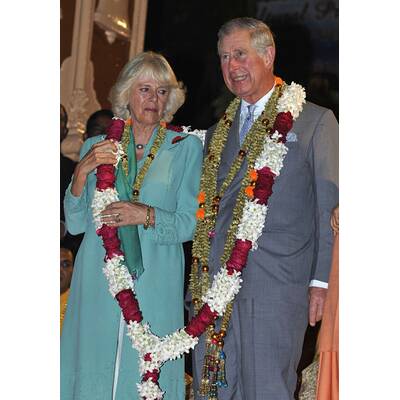 Charles & Camilla bei indischer Aarti Zeremonie