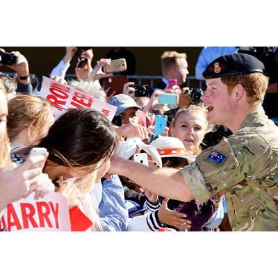 So überschwänglich wird Prinz Harry in Australien verabschiedet